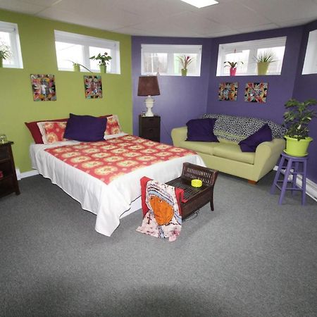 Room In Guest Room - Gandhi Very Large Room Decorated In Indian Style, Office Space And Sofa Notre-Dame-des-Monts 外观 照片
