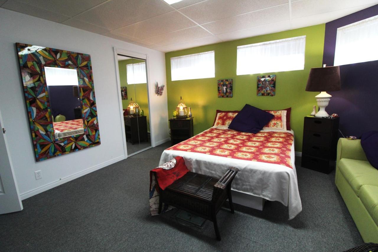 Room In Guest Room - Gandhi Very Large Room Decorated In Indian Style, Office Space And Sofa Notre-Dame-des-Monts 外观 照片